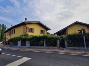 Appartamento in Via Francesco Petrarca 23, Buccinasco, 5 locali