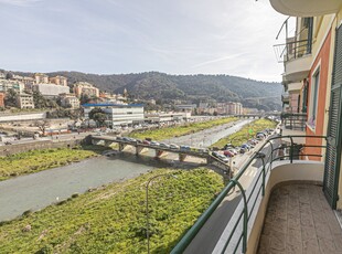Appartamento - Più di 5 locali a Molassana, Genova