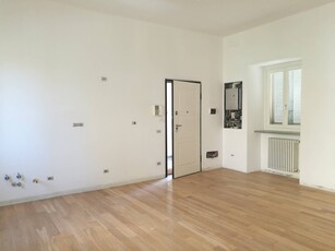 Bilocale in Via Testa, Asti, 1 bagno, 74 m², riscaldamento autonomo