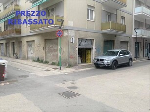 Box - Garage - Posto Auto in Vendita a Pescara Centro