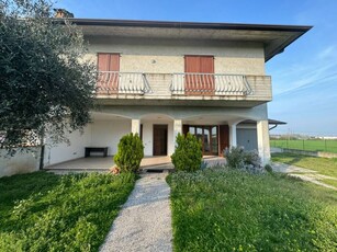 Casa Bi - Trifamiliare in Vendita a Calvisano