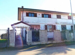 Casa Bi - Trifamiliare in Vendita a Garlasco Garlasco