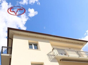 Casa Bi - Trifamiliare in Vendita a Montevarchi Piscina