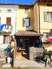 Casa Bi - Trifamiliare in Vendita a Santa Giuletta Santa Giuletta