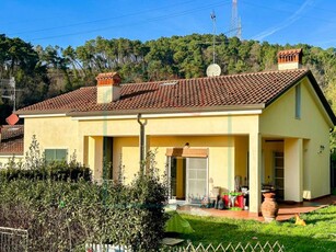 Casa Bi - Trifamiliare in Vendita a Sarzana