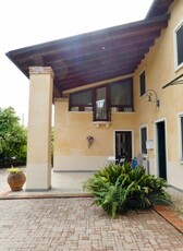Casa Bi - Trifamiliare in Vendita a Vicenza Viale Trieste