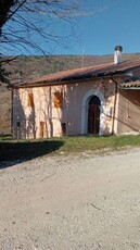 Casa di campagna ristrutturata con terreno agricolo 12 ha