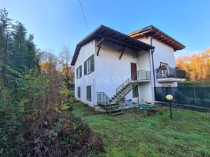 Casa Indipendente a Montorfano in Via Cantù