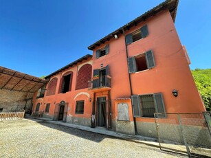 Casa indipendente a Ponzano Monferrato, 12 locali, 4 bagni, 589 m²