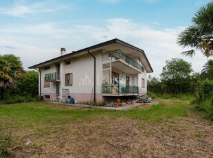 Casa Indipendente a Porcia in Via Salarini