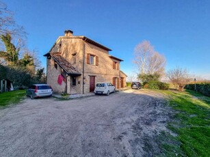 Casa indipendente in Vendita a Urbino Cavallino
