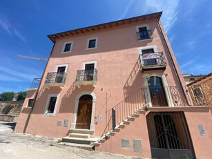 Casa indipendente in vendita L'aquila