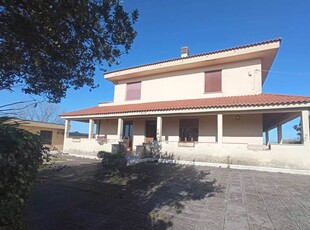 Casa indipendente in vendita Latina