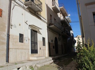 Casa indipendente in Via Cesare Cantu 14, Canosa di Puglia, 3 locali