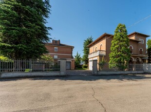 Casa indipendente in Via Giovanni Spaggiari 20, Modena, 12 locali