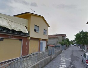 Casa indipendente in Via L. Ariosto, Carpenedolo, 8 locali, garage