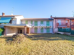 Casa indipendente in Via pascoli, Bernate Ticino, 4 locali, 4 bagni