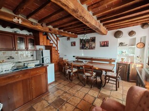 Casa semindipendente a Montignoso, 4 locali, 2 bagni, giardino privato