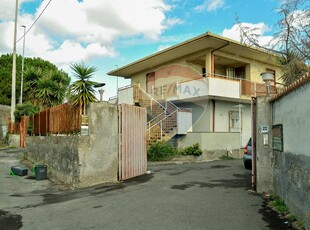 Casa semindipendente in Via capo di gallo, Mascalucia, 5 locali