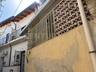 Casa semindipendente in Via Comunale Santo 250, Messina, 7 locali