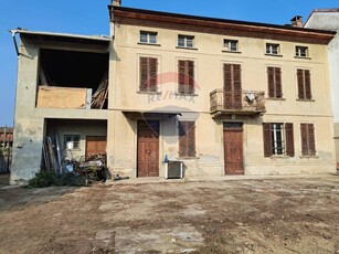 Casa semindipendente in VIA MONTE GRAPPA, Bozzole, 4 locali, con box