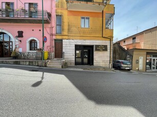 Fondo commerciale in affitto Avellino