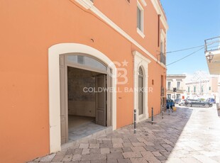 Fondo commerciale in affitto Lecce