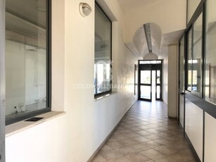 Locale commerciale in vendita a Ragusa - Zona: Villa Pax