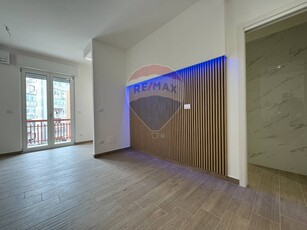Monolocale in Via Giulio Petroni, Bari, 37 m², 4° piano, ascensore