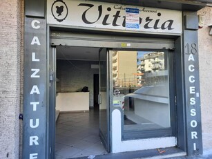 Negozio in affitto a Napoli