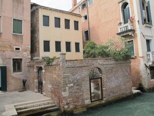 Palazzina commerciale in vendita a Venezia