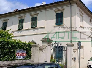 Palazzo - Stabile in Vendita a Cascina Via Tosco Romagnola,