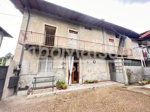 Porzione di casa in vendita a Gavirate