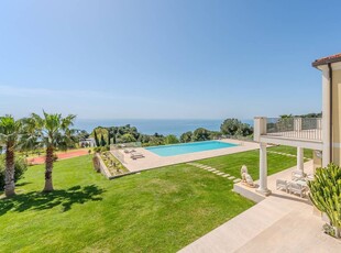 Prestigiosa villa di 700 mq in vendita, Cipressa, Italia
