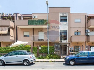 Trilocale in Strada Cosentini UNDICI, Riposto, 2 bagni, con box, 79 m²