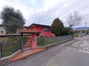 Quadrilocale in Via Olmetta 20, Presezzo, 1 bagno, giardino in comune