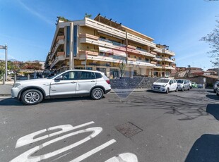 Quadrilocale in Via Puglia, Catania, 2 bagni, con box, 124 m²