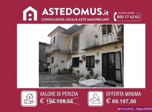 Terreno all'asta con sovrastante casa rurale