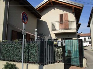 Trilocale in Via Cascina Caviana 4, Verano Brianza, 1 bagno, garage