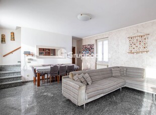 Trilocale in Via dante, Inveruno, 1 bagno, con box, 103 m² in vendita