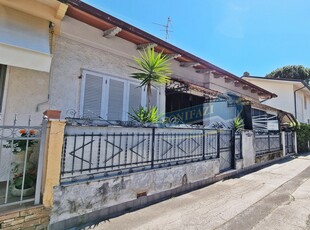 Vendita Casa Semindipendente in VIAREGGIO