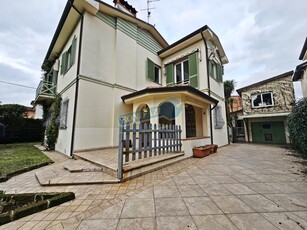 Vendita Villa singola in VIAREGGIO