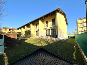 Villa a schiera d'angolo in vendita