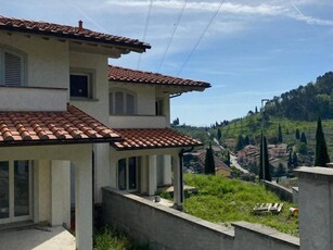 Villa a schiera in vendita a Carmignano