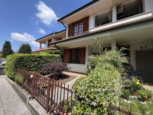 Villa a schiera in Via Palestrina, Garbagnate Milanese, 4 locali