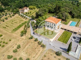 Villa di 1800 mq in vendita Pistoia, Italia