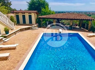 Villa di 460 mq in vendita Castelnuovo Magra, Liguria