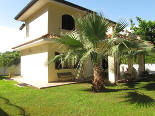 Villa in affitto Latina