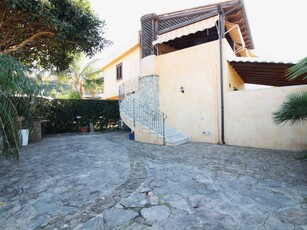 Villa in Vendita a Campofelice di Roccella Contrada Pistavecchia
