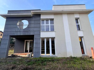 Villa in vendita a Legnano